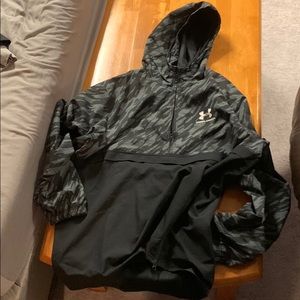 Black and grey under armour windbreaker
